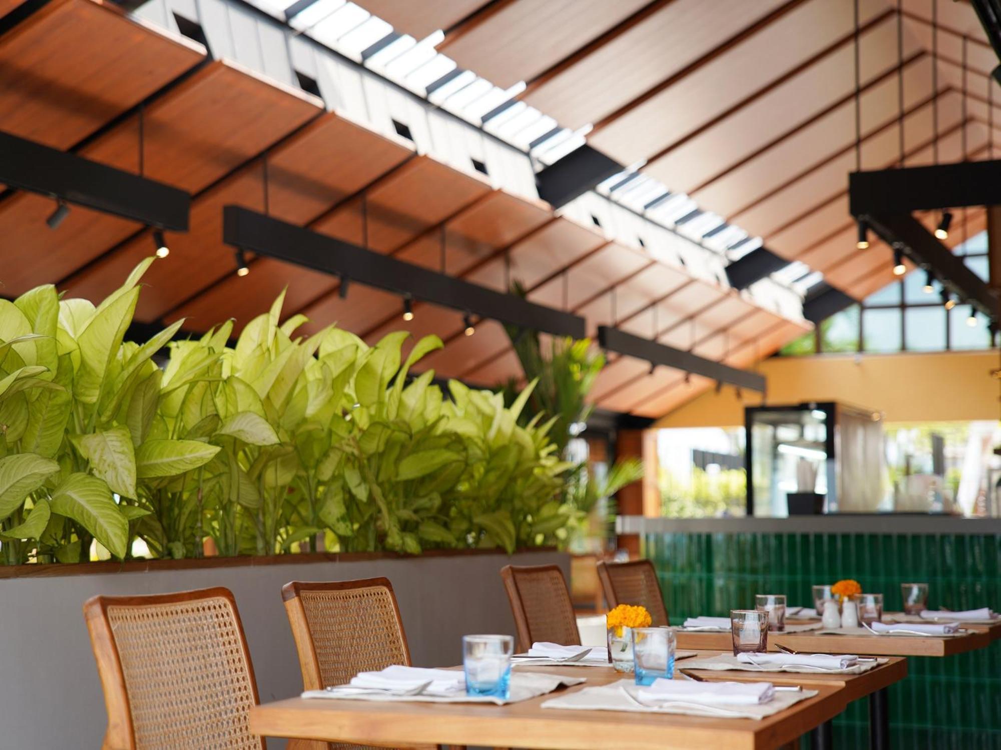 Готель Cross Paasha Bali Seminyak Екстер'єр фото