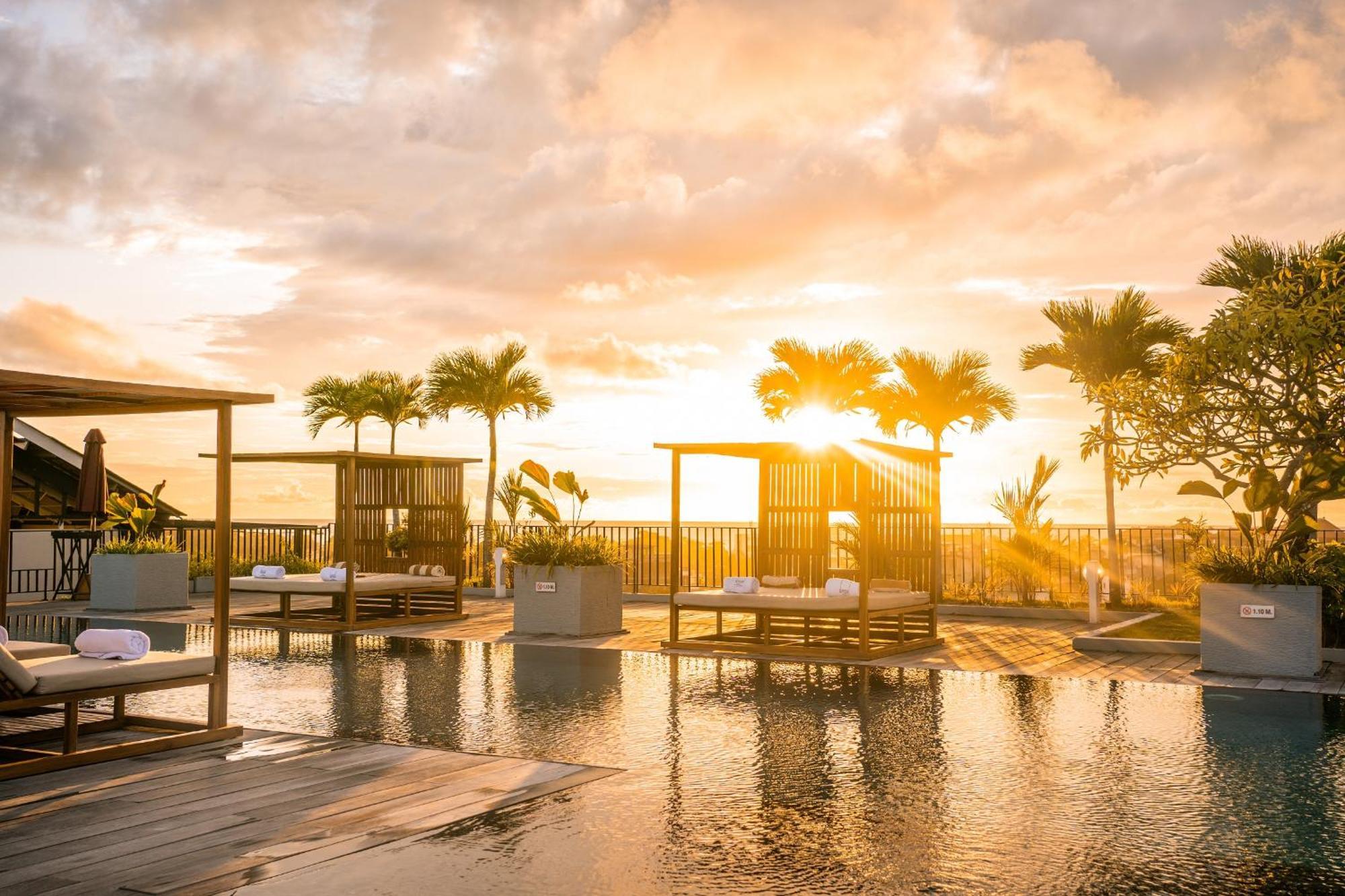 Готель Cross Paasha Bali Seminyak Екстер'єр фото