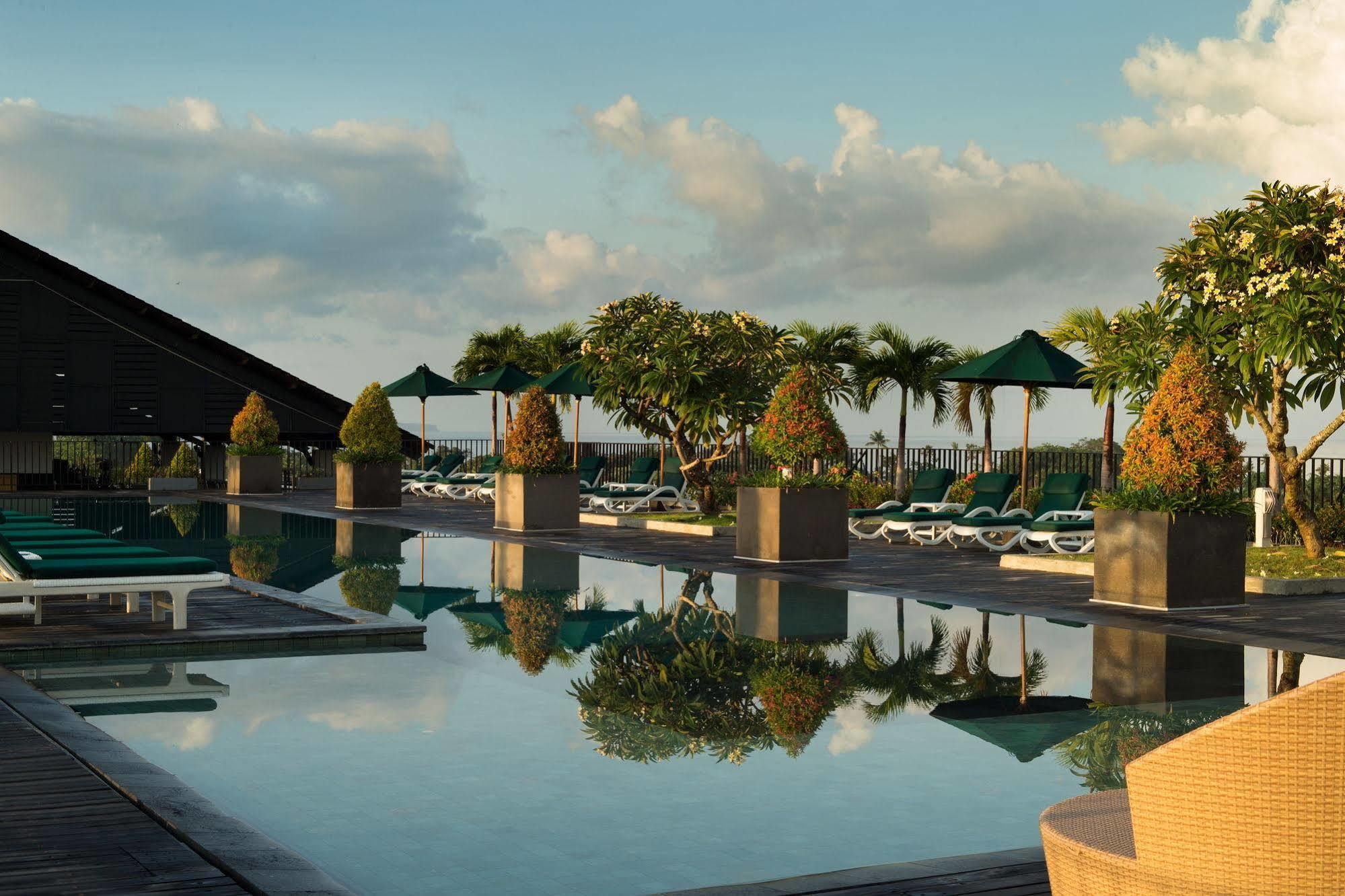 Готель Cross Paasha Bali Seminyak Екстер'єр фото