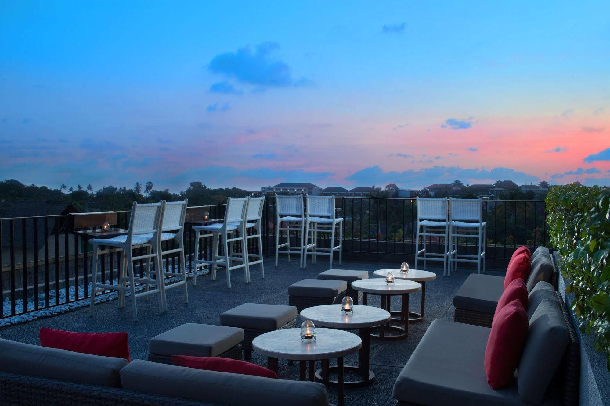 Готель Cross Paasha Bali Seminyak Екстер'єр фото