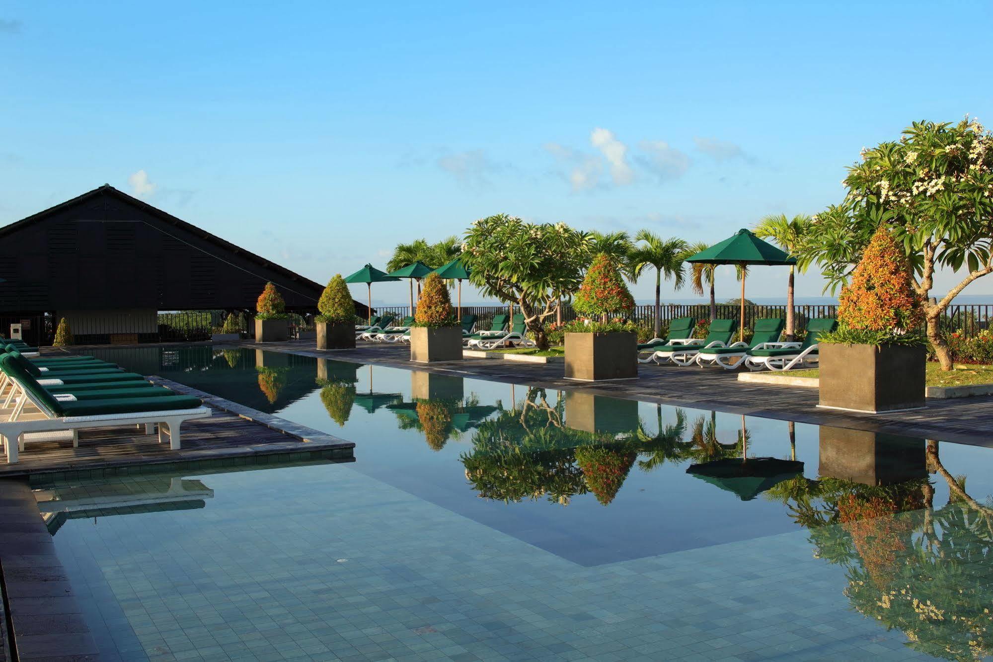 Готель Cross Paasha Bali Seminyak Екстер'єр фото